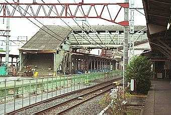 伊勢崎方から見た跨線橋