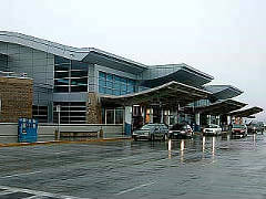 空港ターミナル2階車寄せ