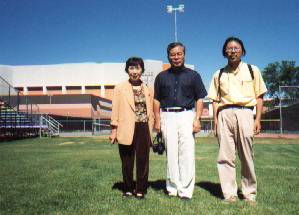 BSU構内にて記念撮影