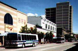 市街地のバスシェルター