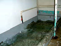 温浴室のバスタブ