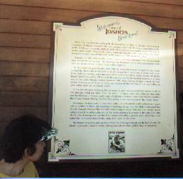 アイダホシティの案内板を見る母