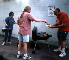 料理に精を出すTomekとJoanna