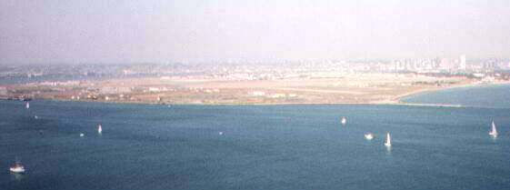 ロマ岬より空軍基地方面を望む