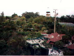 動物園内のゴンドラより