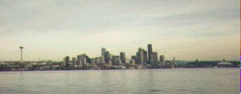 海の上から見たシアトル市街