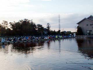 超満員の隼人大池（新池）