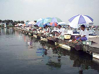 ヘラ田さん撮影　右から私、水嶋さん、鈴木さん