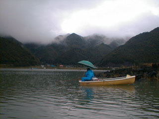 右隣の知らないおじさん。(^^;)浅ダナでがんばってました