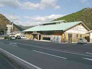 お昼時は結構混みます。