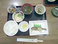 あまご甘露煮定食。あまごをおかわりしたくなるうまさ（りゅうゆうかん）