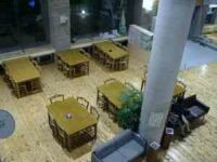 食事処がありませんので、食事の持ち込み可。