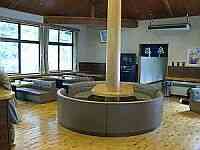 写真の逆方向奥にはビールの自販機が。ドライだけでした。