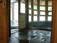 右が内湯、左のドアを抜けると露天が