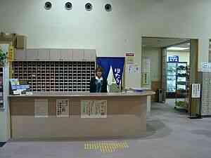 フロントとおねえさん。この右側がお土産屋さん